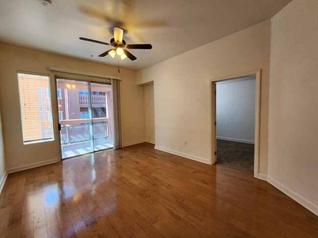 Building Photo - Luxury Mid-rise Condo unit  located on the...
