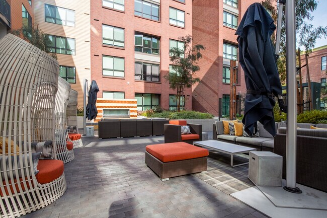 Building Photo - 800 Indiana St