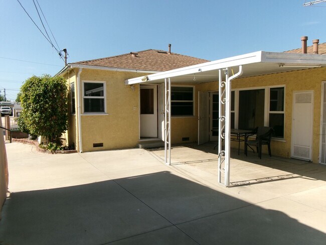 Building Photo - 9621 Cloverwood St