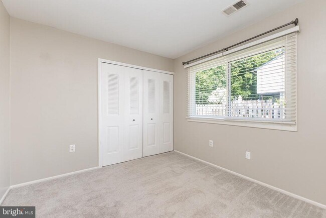Building Photo - 246 Avondale Dr