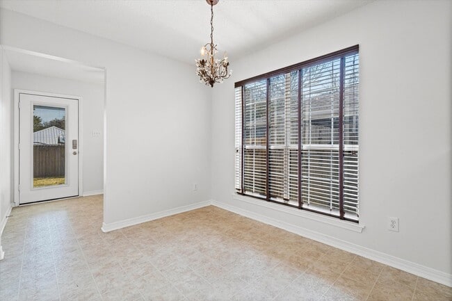 Building Photo - 605 Westchase Ct S