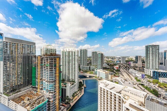 Building Photo - 200 Biscayne Blvd Way