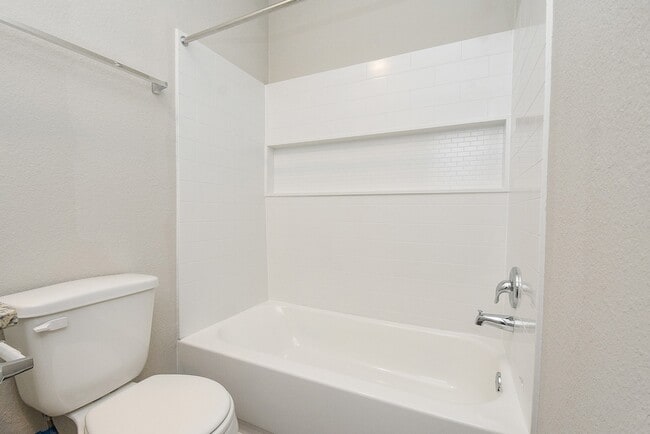 Building Photo - 14042 Chinook Dr