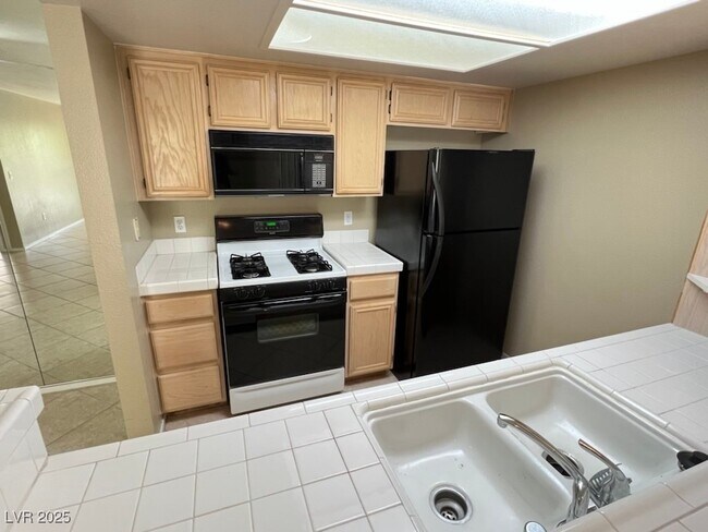 Building Photo - 1901 Rio Canyon Ct