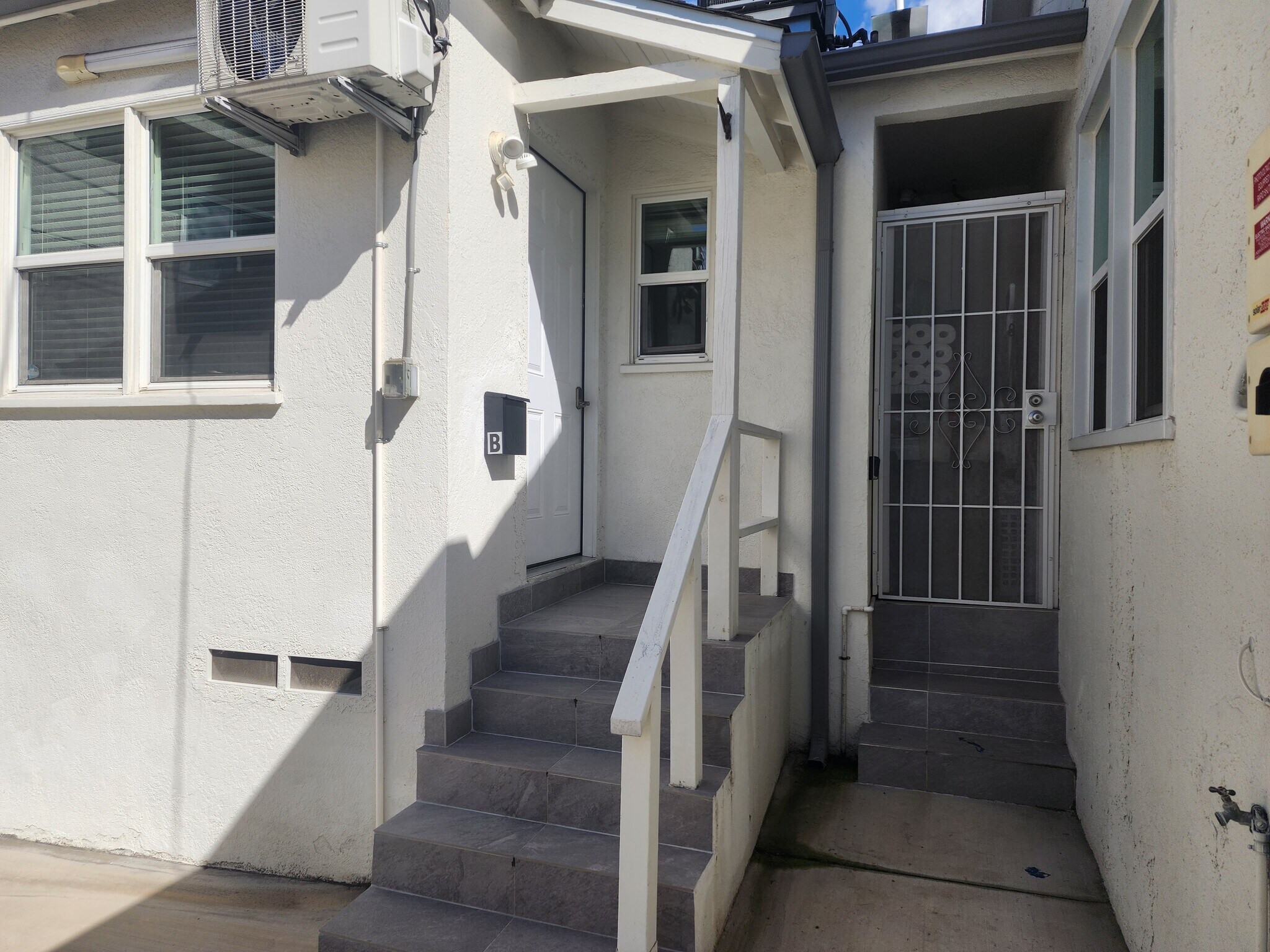 Building Photo - 383 Harvey Dr