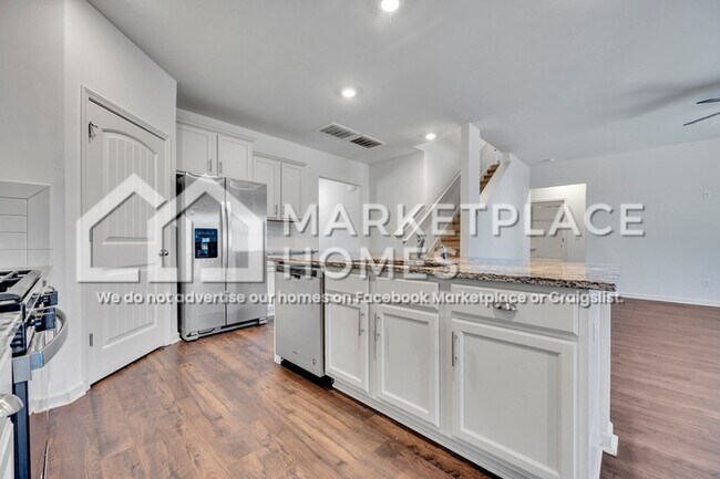 Building Photo - 1027 Park View Dr