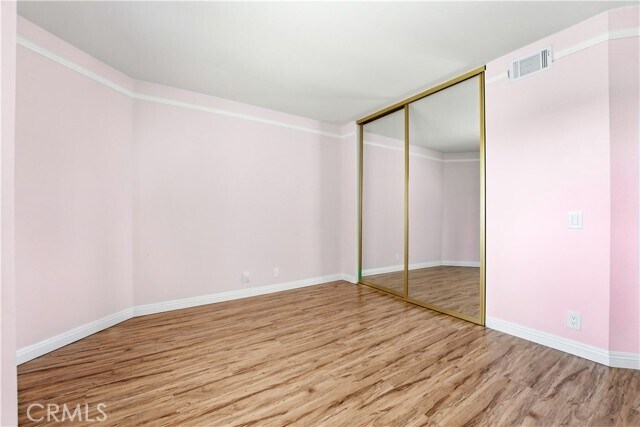 Building Photo - 51 Greenmoor