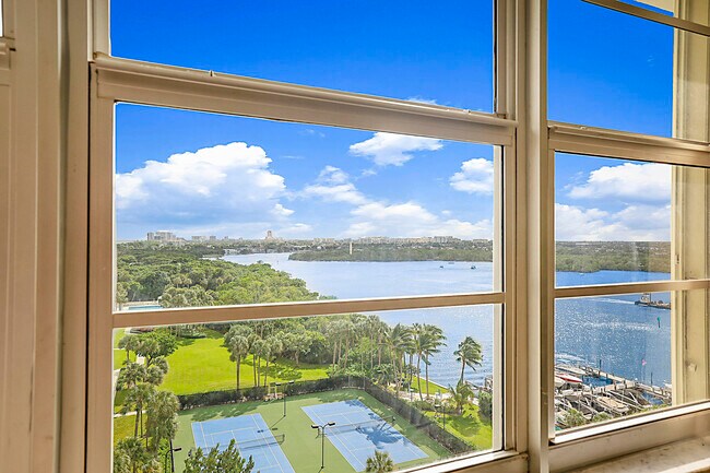 Building Photo - 2121 N Ocean Blvd