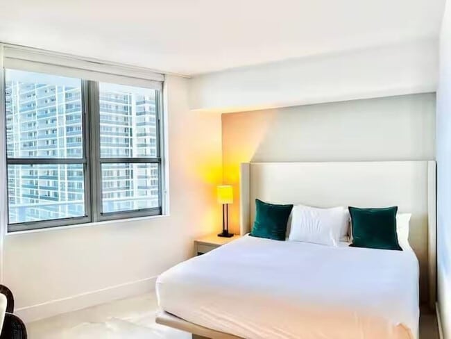 Building Photo - 4111 S Ocean Dr