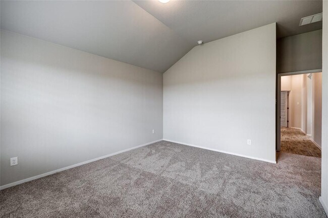 Building Photo - 120 Lyndon Dr