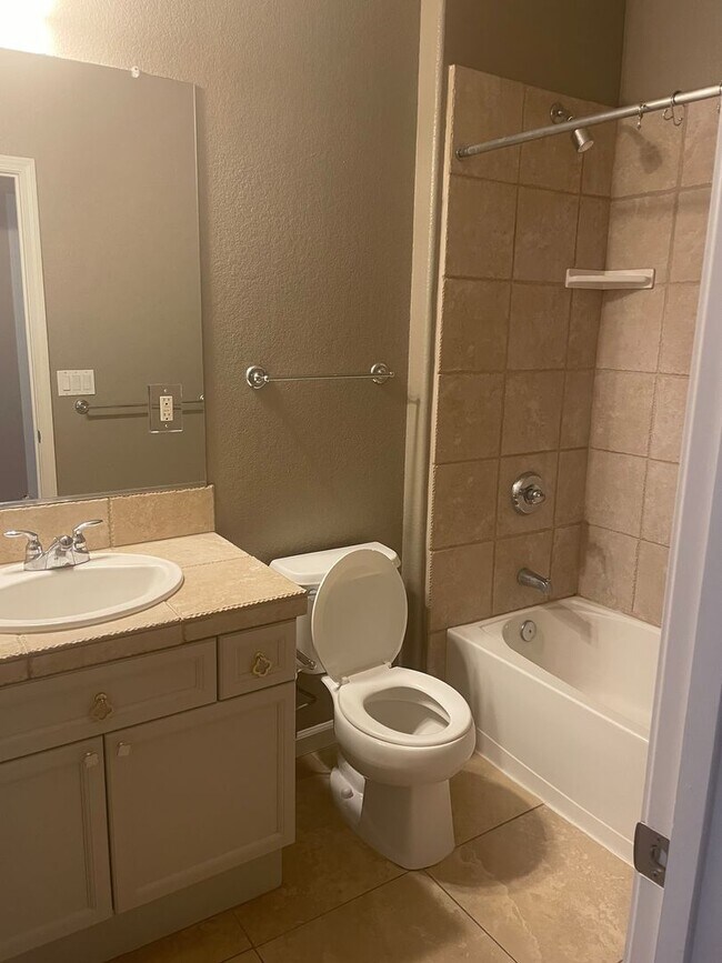 Building Photo - Double Diamond Ranch  Style Home For Rent