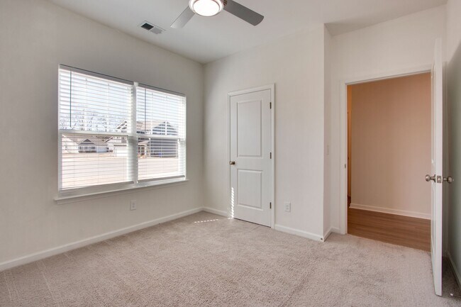 Building Photo - 1872 Holdens Hollow