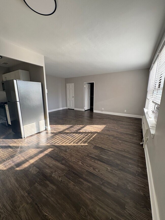 Building Photo - Beautiful Studio Apartment