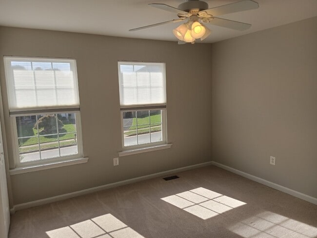 Building Photo - This charming 1,732-square-foot single-family home offers 3 bedrooms and 3 bathrooms, featuring a...