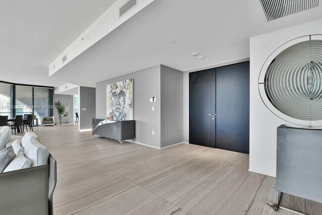 Building Photo - 1000 Biscayne Blvd