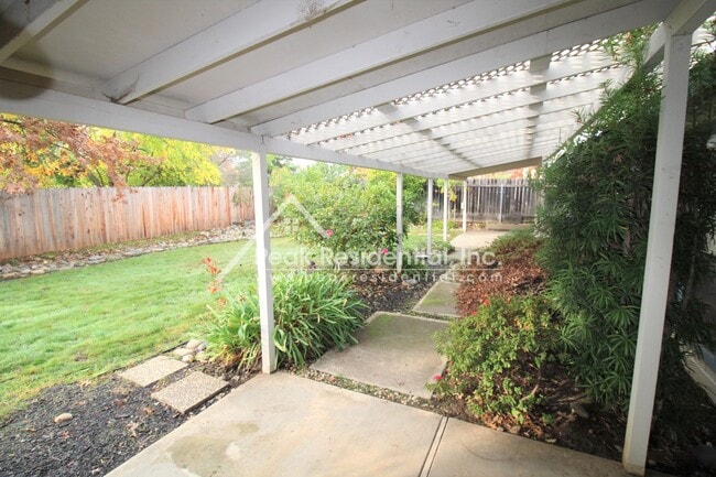 Building Photo - Wonderful Orangevale 4bd/2ba Home with 2 Car Garage!