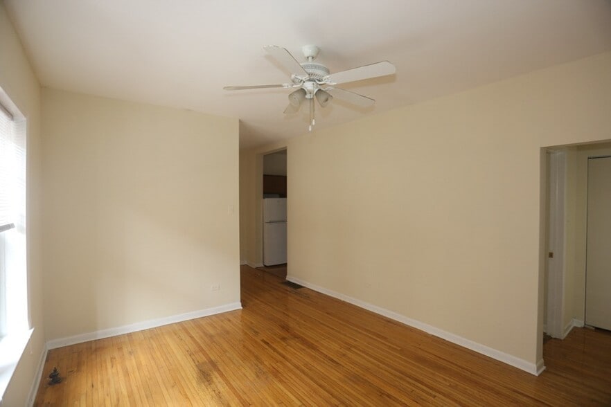 Building Photo - 714 W Barry Ave