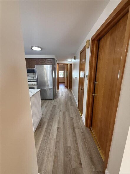 Building Photo - 421 Callodine Ave