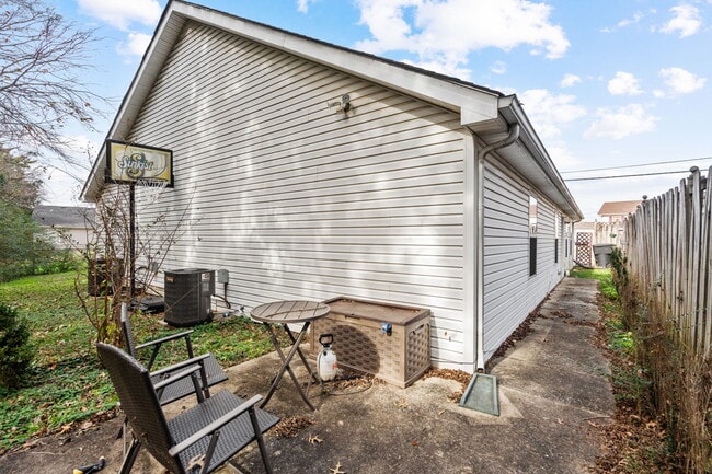 Building Photo - 1576 Chariot Dr
