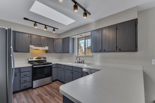 Building Photo - Beautiful, Bright & Move-In Ready Ranch in Desirable West Arvada
