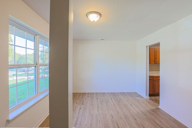 Building Photo - 821 Johahn Dr