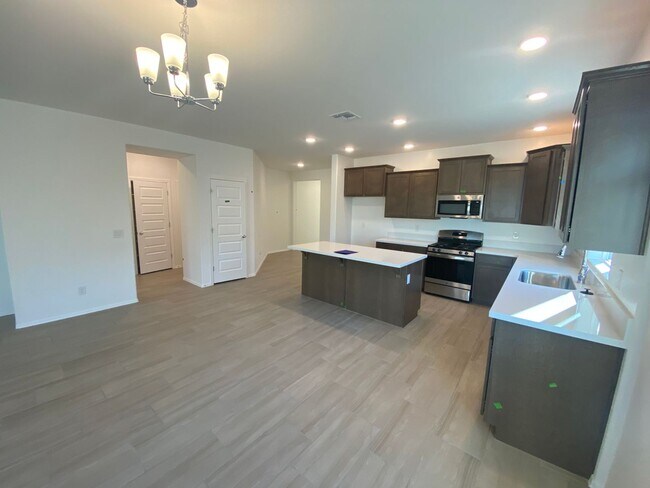 Building Photo - Beautiful Newer Build 3 Bed/2 Bath with Den in Rancho Cabrillo
