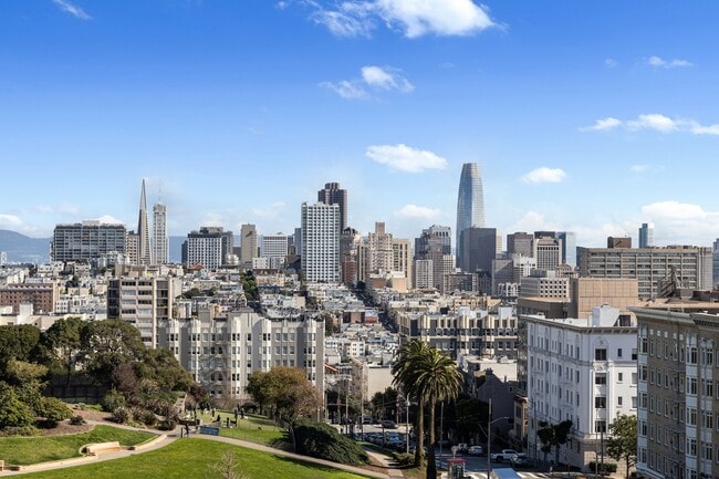 Building Photo - 2200 Sacramento St