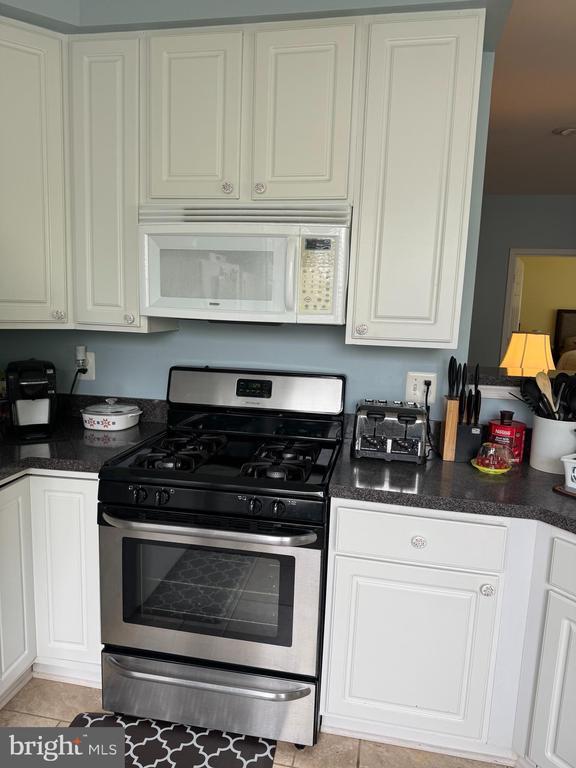 Building Photo - 2604 Chapel Lake Dr