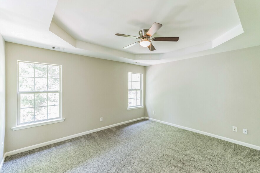 Building Photo - 2453 Lakebrooke Dr