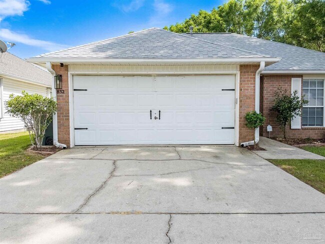 Building Photo - 852 Ladner Dr