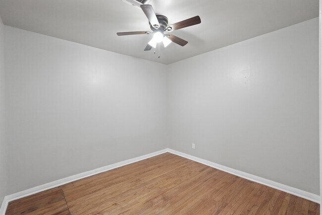 Building Photo - 5966 Doulton Dr