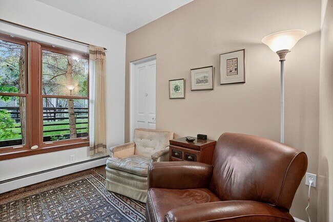 Building Photo - Quintessential Boulder Cottage in Mapleton...