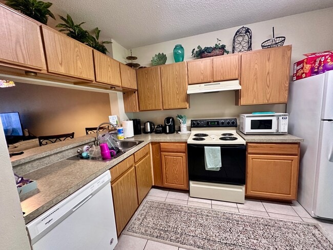 Building Photo - 12311 Kensington Lakes Dr