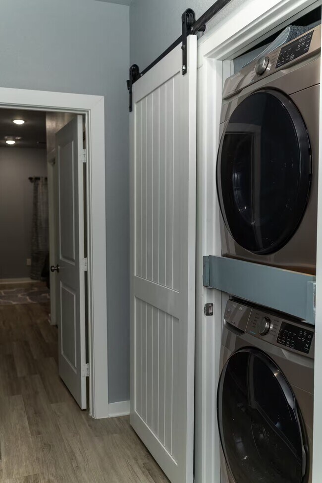 Building Photo - 7925 Brandon St