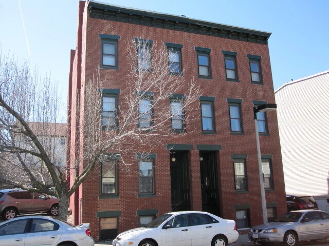 Primary Photo - 281 W 3rd St