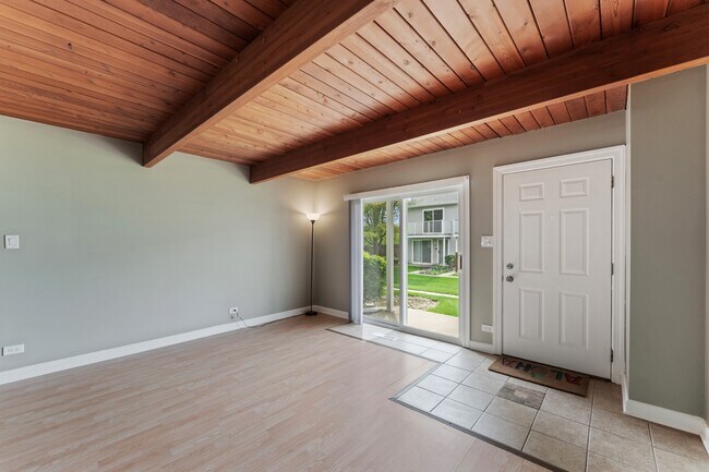 Building Photo - 485 Meadow Green Ln