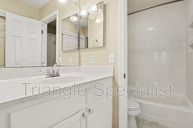 Building Photo - 1021 Brighthurst Dr