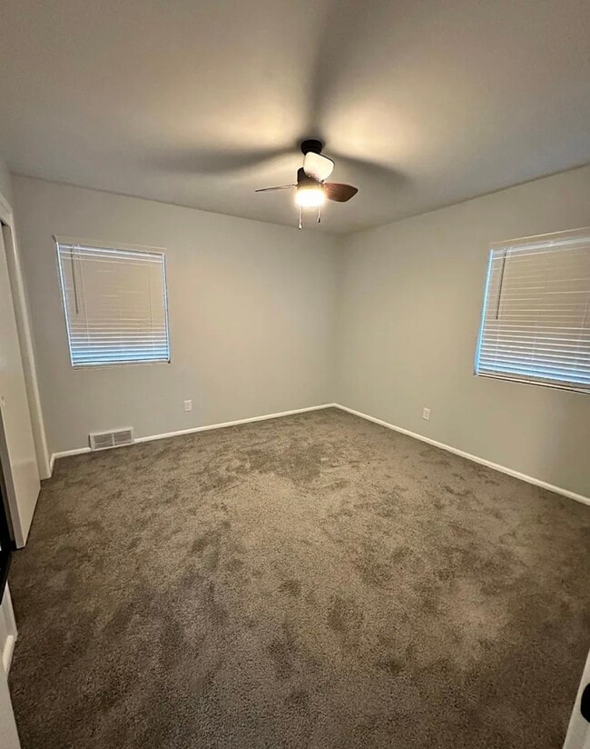 Building Photo - 116 E Pk Ln St