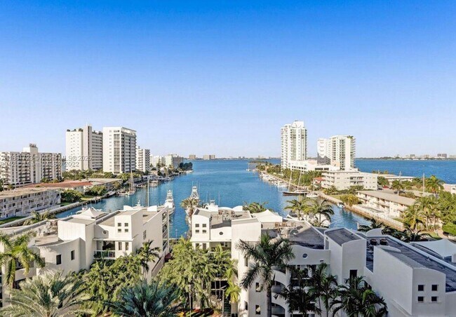 Building Photo - 7900 Harbor Island Dr