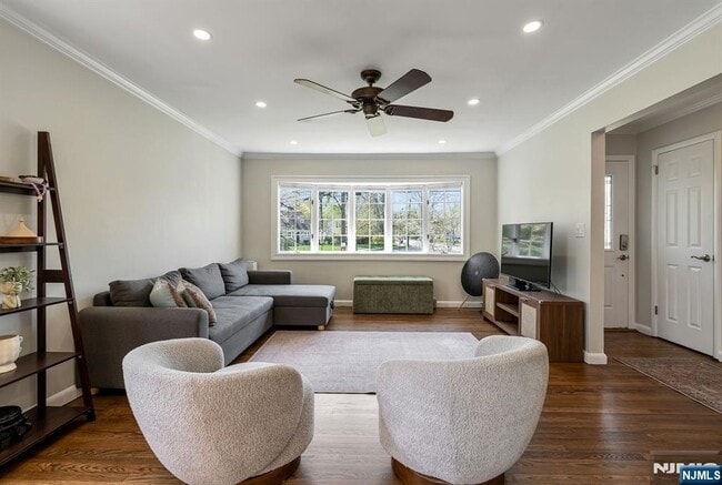 Building Photo - 542 Nagle St