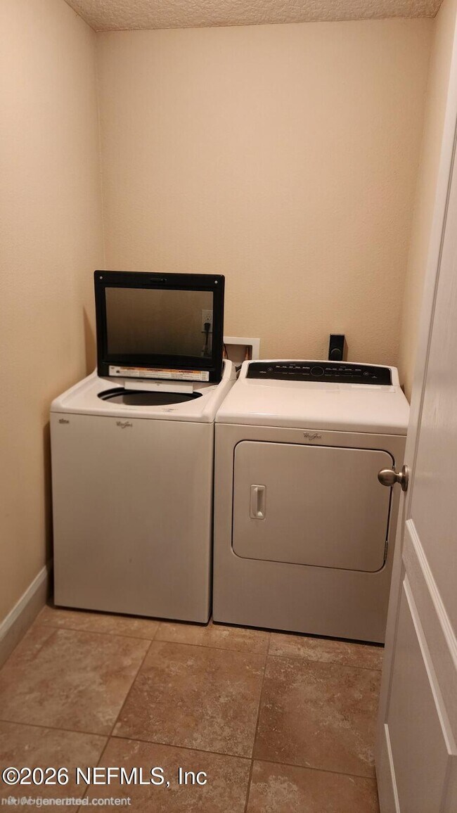 Building Photo - 2654 Salt Lake Dr