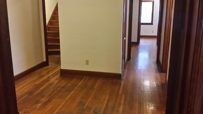 Building Photo - 725 Mulberry