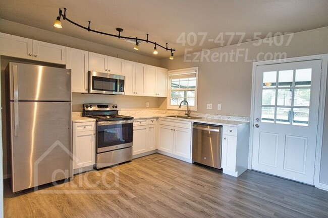 Building Photo - 4640 Pan American Blvd