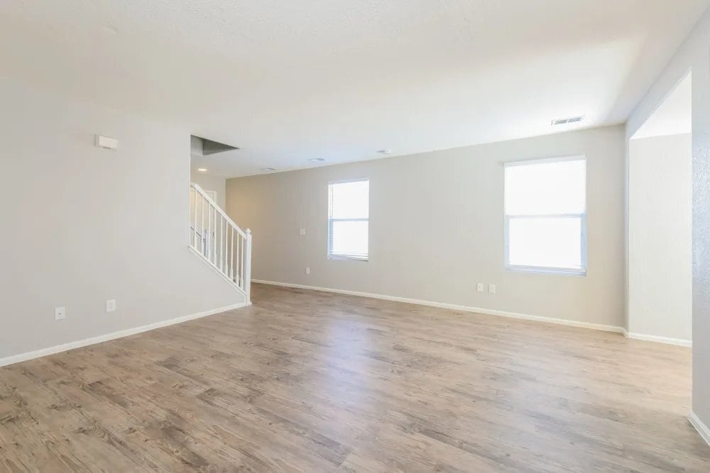 Building Photo - 464 E 77th Pl