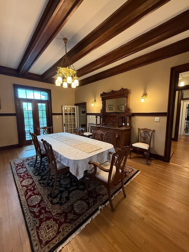 Building Photo - 2021 Rivermont Ave