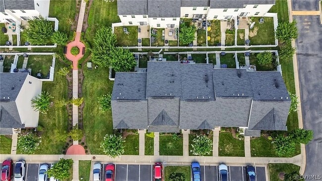 Building Photo - 8127 Creekside Village Dr