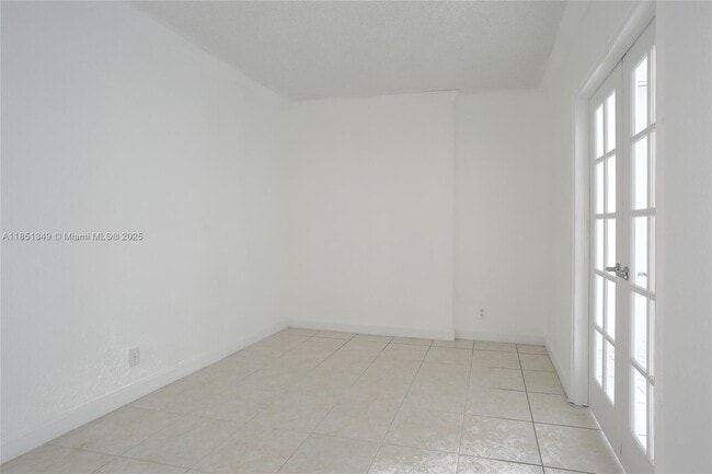Building Photo - 4001 S Ocean Dr