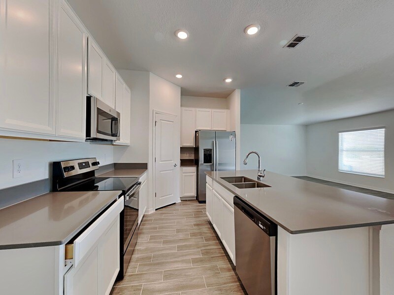 Building Photo - 755 Staffora St