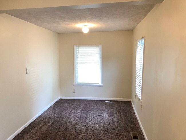 Building Photo - 3 bed, 1 bath Home