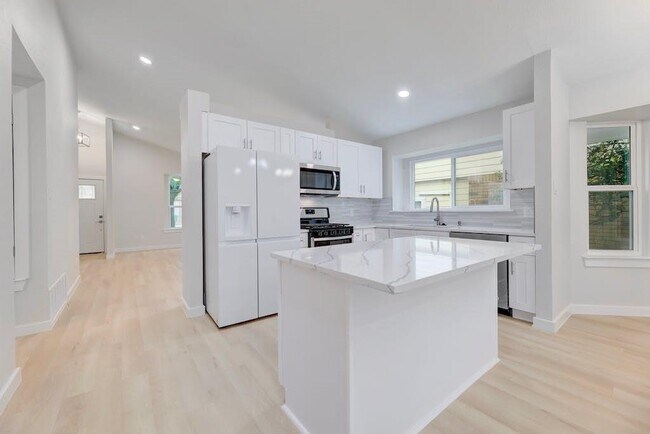 Building Photo - 2111 Rick Whinery Dr